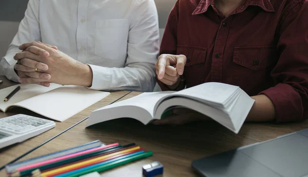 Adolescente Estudiando Escritorio Haciendo Deberes — Foto de Stock