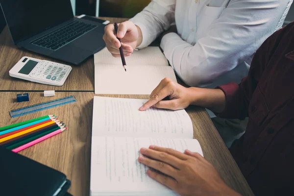 Adolescente Estudiando Escritorio Haciendo Deberes — Foto de Stock