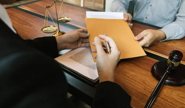 Client Submitting Information Paper Prosecution Document Lawyer — Stock Photo, Image