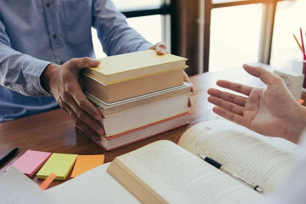 Estudiante Adolescente Trabaja Tareas Habitación Escribe Cuaderno — Foto de Stock