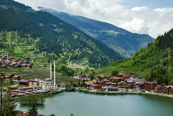 Uzungol - lake in the north-eastern part of Turkey — Stock Photo, Image