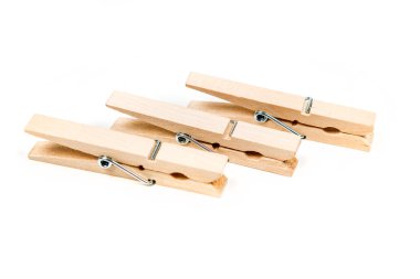 Üç ahşap clothespins