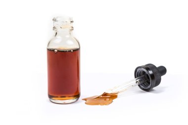 Çeşitli tatlar vape suyu ve damlalık