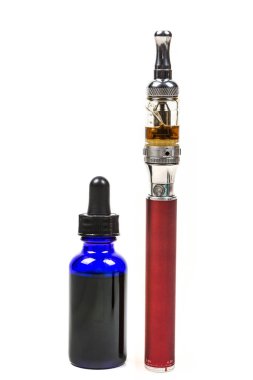 Ecigarette ve aromalı vape suyu