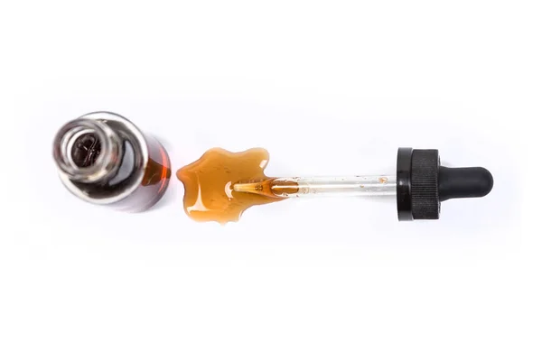 Çeşitli tatlar vape suyu ve damlalık 