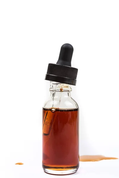 Saveurs assorties vape jus et compte-gouttes — Photo