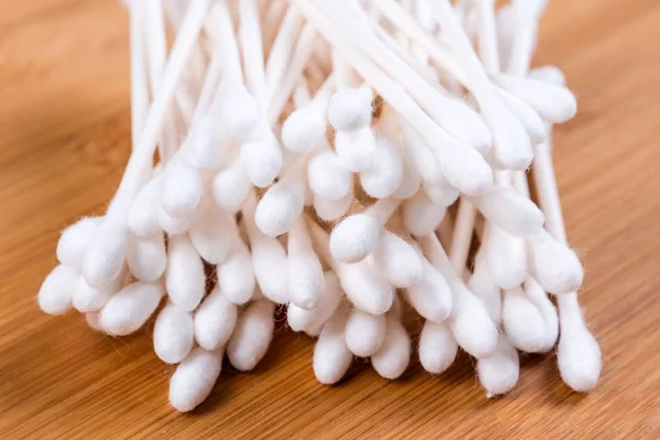 Pilha de esfregaços de algodão branco — Fotografia de Stock