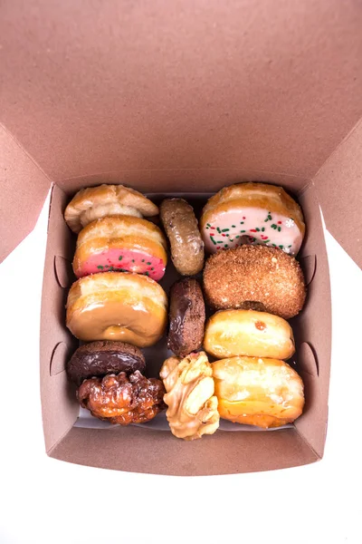Una docena de rosquillas en una caja — Foto de Stock