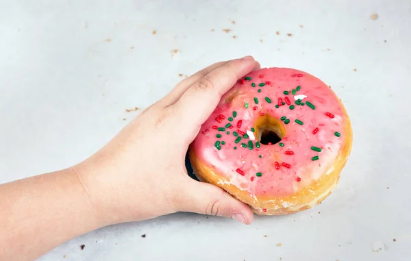 Child stealing the last donut from the box — Stock Photo, Image