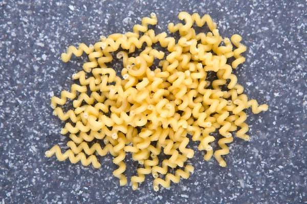 Pšeničné těstoviny fusilli — Stock fotografie