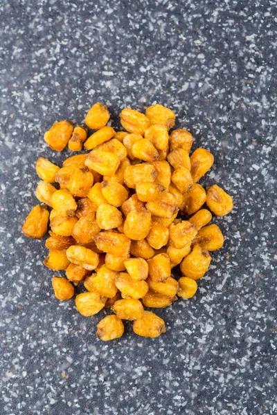 Pražená solená kukuřice ořechy — Stock fotografie