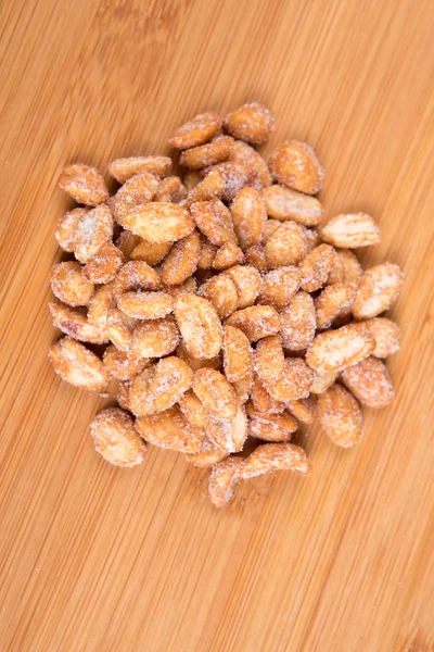 Pile Sweet Roasted Peanuts Wood Background — Stock Photo, Image