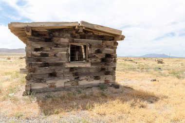 Sülfür, Nevada 'daki eski ahşap demiryolu maden işletme binası.