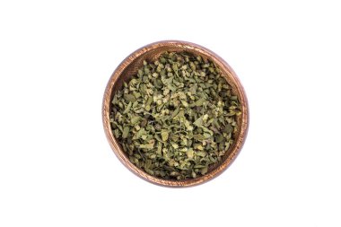 Bir avuç dolusu kurutulmuş yeşil kekik otu.