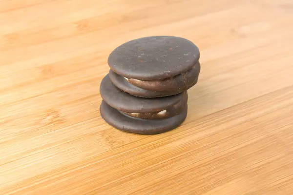 Empilement Biscuits Sandwich Recouverts Chocolat Guimauve — Photo