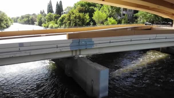 Flying Bridge Truckee River Reno — Vídeo de stock