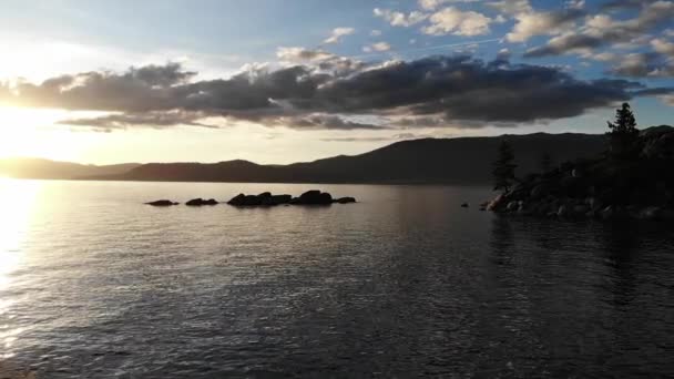 Lake Tahoe Pan Left Sun Setting Water — Vídeos de Stock