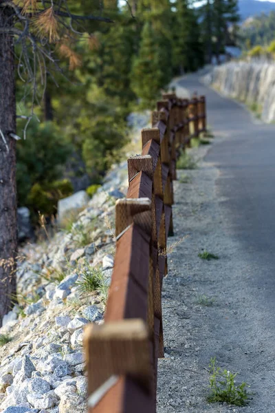 Obróbka Ciśnieniowa Drewnianych Szyn Chodnikowych Pobliżu Jeziora Tahoe — Zdjęcie stockowe