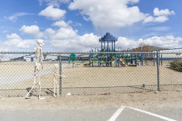 Adult Child Skeleton Fence Looking Empty Closed Park Nice Day — Stock Photo, Image