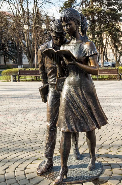 Escultura del cine soviético en el centro de la ciudad de Krasnodar — Foto de Stock