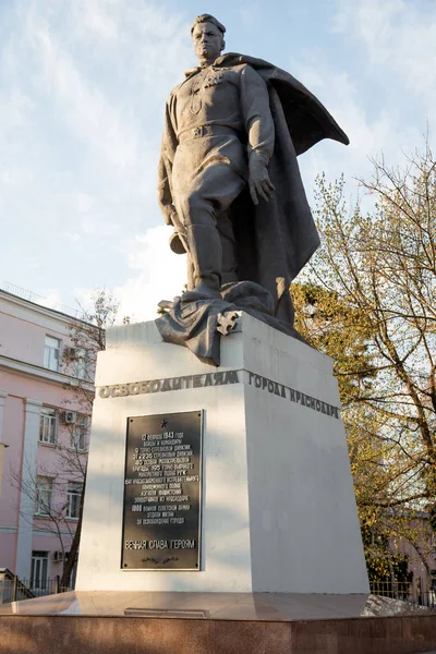 Monumento de libertador de soldado de forças nazistas no centro da cidade de Krasnodar — Fotografia de Stock
