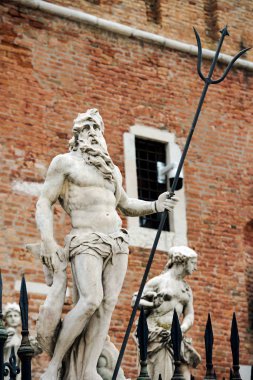 Poseidon, Venedik Arsenal önünde deniz tanrısı heykeli