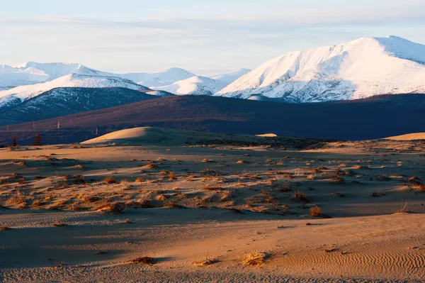 Chara çöl arasında Kodar ve Udokan Dağları, Rusya Federasyonu 