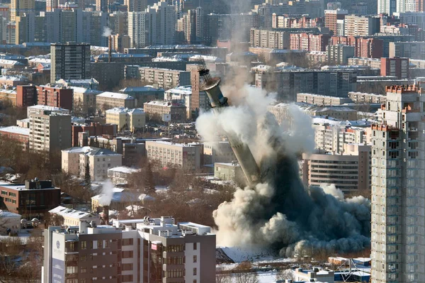 Ekaterinburg terk edilmiş televizyon kulesi 24 Mart 2018 yılında yıkılması