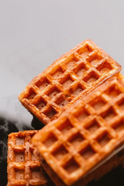 karanlık ayna arka plan üzerinde taze gözleme Viyana