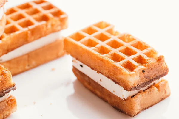 Frische Wiener Waffeln auf hellem Hintergrund in Nahaufnahme — Stockfoto