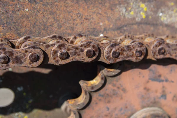Eski Terk Edilmiş Arabaların Paslı Detayları Vitesler Zincirler Makaralar Açıkta — Stok fotoğraf