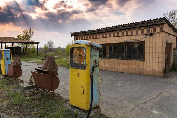 Posto Gasolina Antigo Mostrador Enferrujado Com Vidro Quebrado Inscrições Russo — Fotografia de Stock
