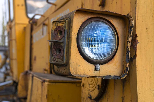 Fari Una Vecchia Macchina Abbandonata Costruzione Strade Rotte Grader Metallo — Foto Stock