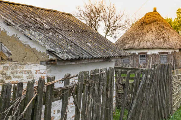 Vecchia Casa Rurale Epoca Stile Ucraino Casa Con Tetto Bestiame — Foto Stock