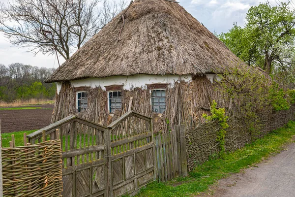 Vecchia Casa Rurale Epoca Stile Ucraino Casa Con Tetto Bestiame — Foto Stock