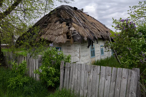 Παλιά Vintage Αγροτικό Σπίτι Στην Ουκρανική Ύπαιθρο Στυλ Σπίτι Σκεπή — Φωτογραφία Αρχείου