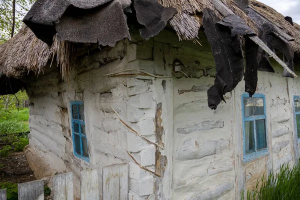 Vecchia Casa Rurale Epoca Stile Ucraino Casa Con Tetto Bestiame — Foto Stock