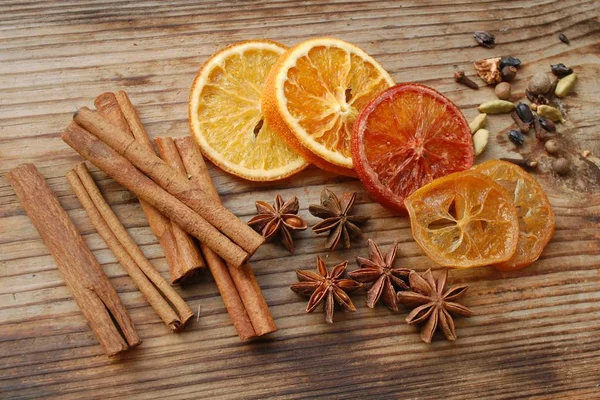 Ingesteld Voor Glühwein Specerijen Gedroogde Citrus Wooden Bruine Achtergrond — Stockfoto
