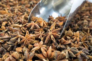 Beyaz arka plan üzerinde izole anasonu baharat