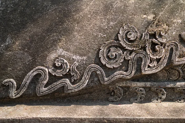 Decorazione in stucco di cemento fatto a mano nel tempio — Foto Stock