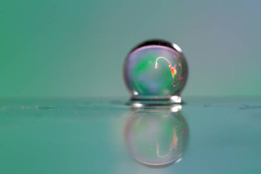 Soyut yağlı boya fırça, çiy damlacıkları gr bıçak yakından