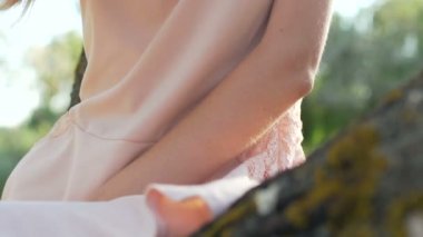 doğa üzerinde poz kadın