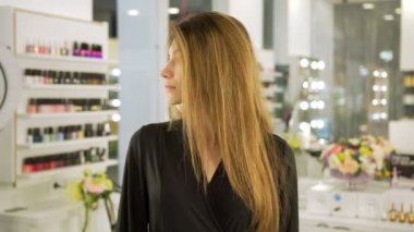 Makyöz Güzellik Salonu gözlerine gölgeler koyar