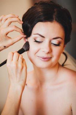 Mutlu gelin sabah. Gelin hazırlanıyor. Düğün resmi.