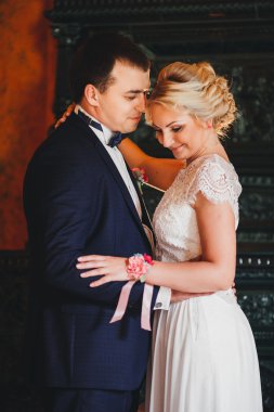 Romantik anlar dışında zevk genç Düğün çifti