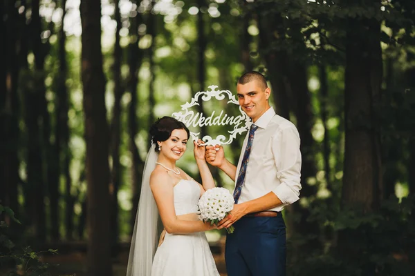 Свадебный снимок жениха и невесты — стоковое фото