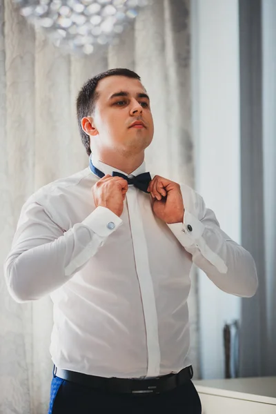 Portrét sexy muž v obleku — Stock fotografie