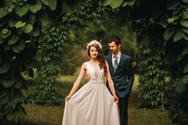 Wedding shot of bride and groom — Stock Photo, Image