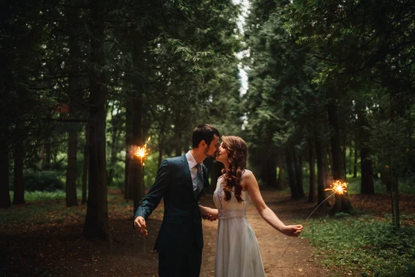 Young wedding couple enjoying romantic moments outside — Stock Photo, Image