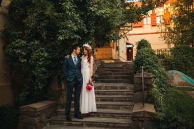 Romantik anlar dışında zevk genç Düğün çifti